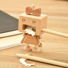 Ahşap Robot Kalem Tıraş