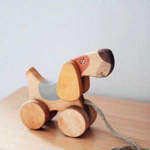 Ahşap Oyuncak Tekerlekli Köpek