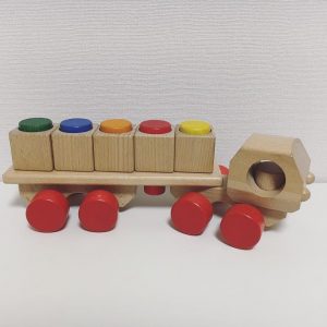 Ahşap Oyuncak Küp Taşıyan Kamyon